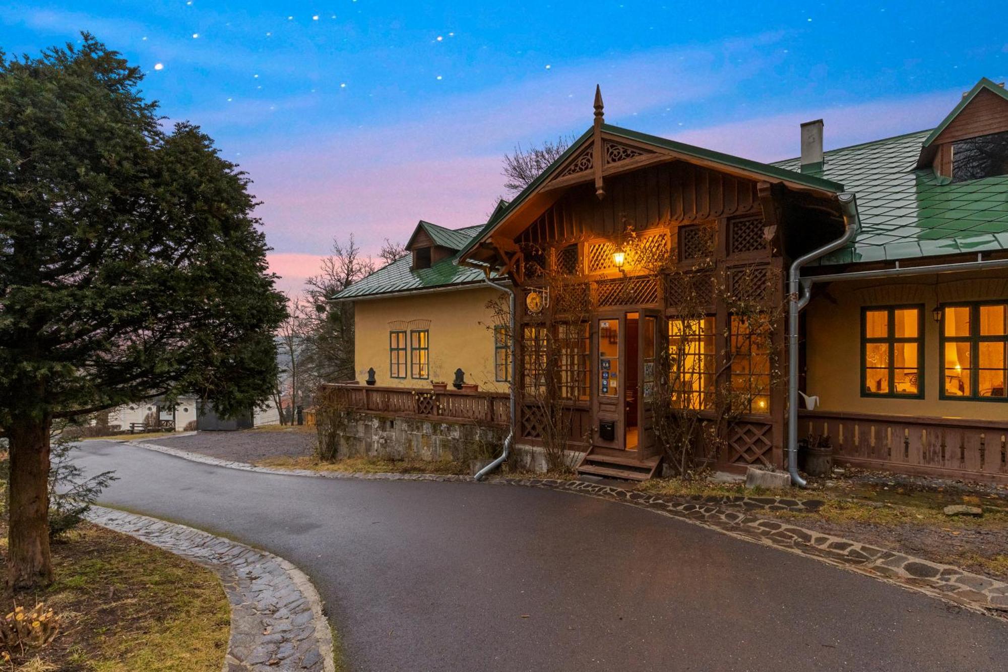 Sovi Dom- Historicke Apartmany Z 19 Storocia, 4Km Od Banskej Stiavnice Svätý Anton Екстериор снимка