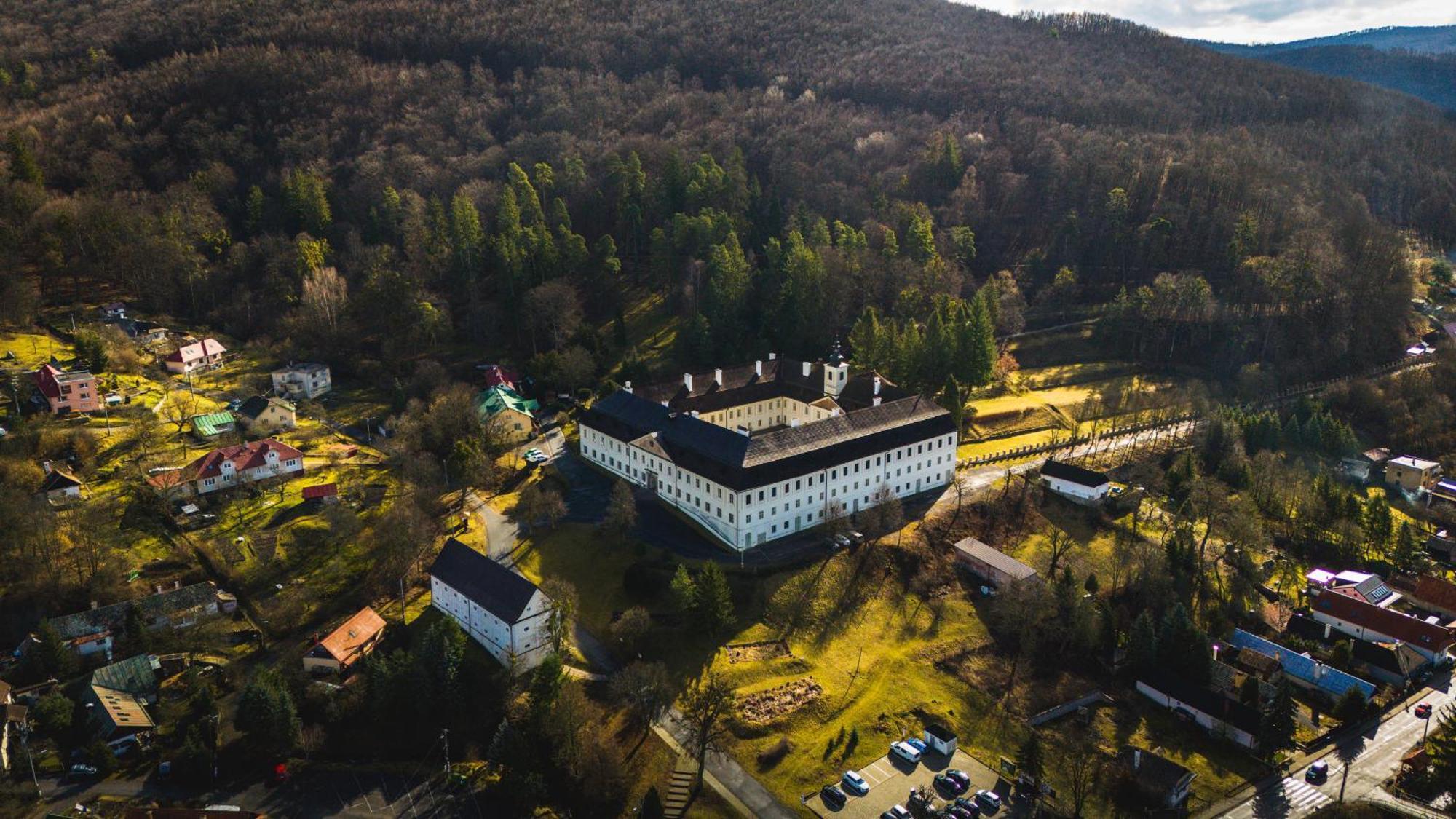 Sovi Dom- Historicke Apartmany Z 19 Storocia, 4Km Od Banskej Stiavnice Svätý Anton Екстериор снимка