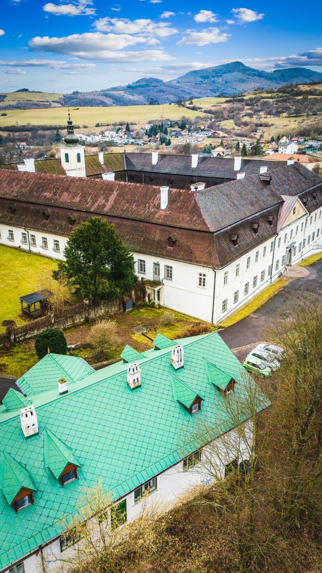 Sovi Dom- Historicke Apartmany Z 19 Storocia, 4Km Od Banskej Stiavnice Svätý Anton Екстериор снимка