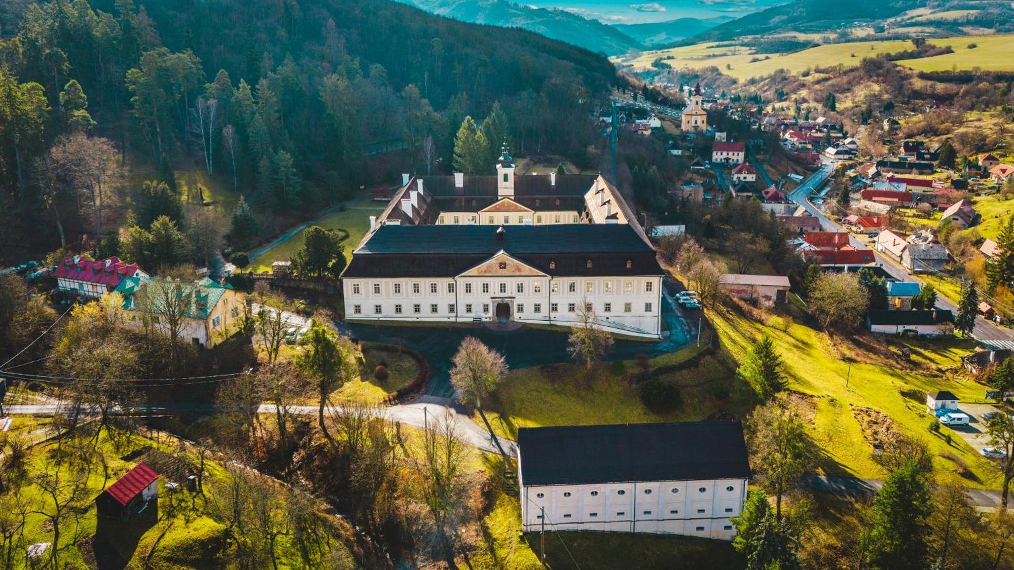 Sovi Dom- Historicke Apartmany Z 19 Storocia, 4Km Od Banskej Stiavnice Svätý Anton Екстериор снимка